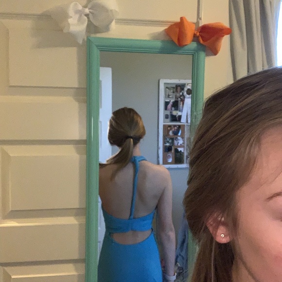 Super pretty blue prom dress. Sooooo cute. - Picture 4 of 4